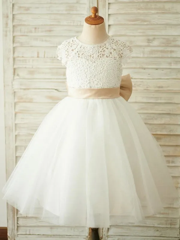 Cute White Little Girl Dress for Wedding Sash Short Sleeves Floral Lace Flower Girl Dresses with BowTie