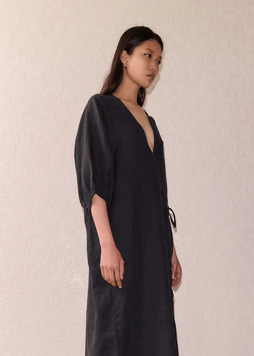 The Crease Bind Dress  - Black